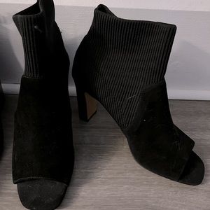 Steven Madden size 8 black suede booties
